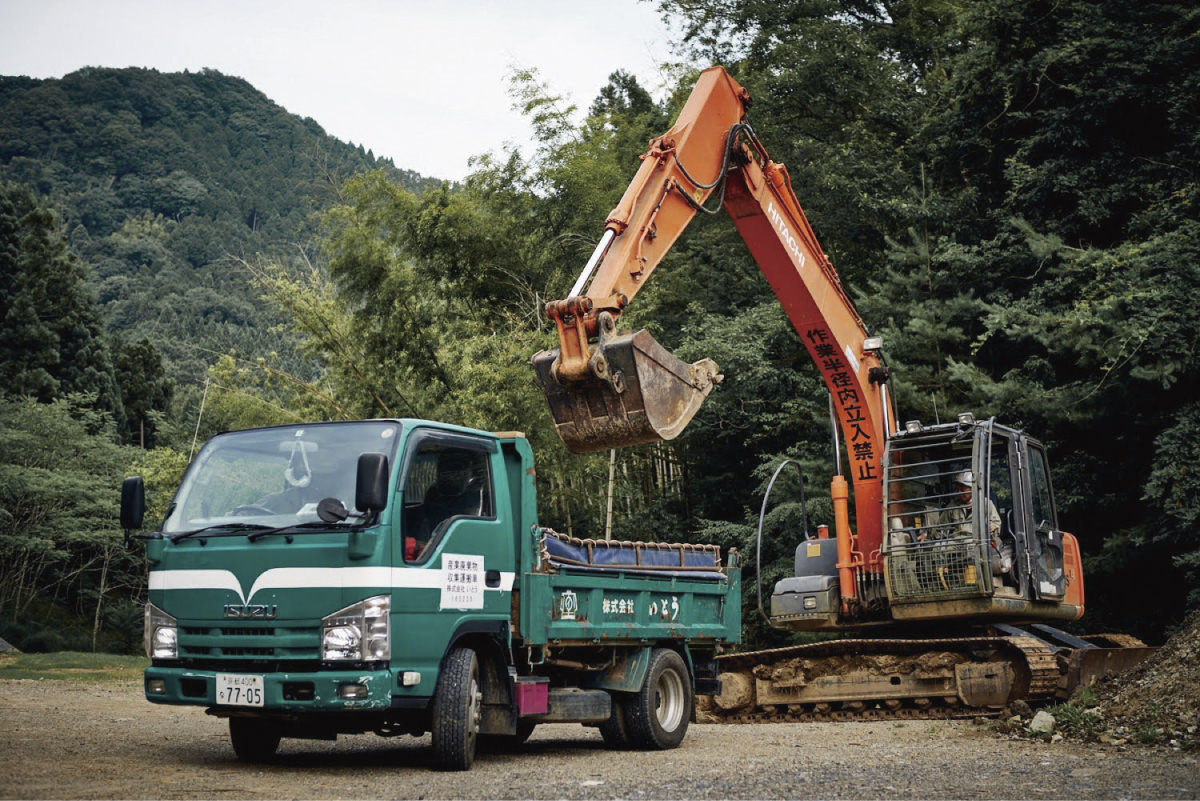 3tダンプトラック2台、1.5tトラック1台